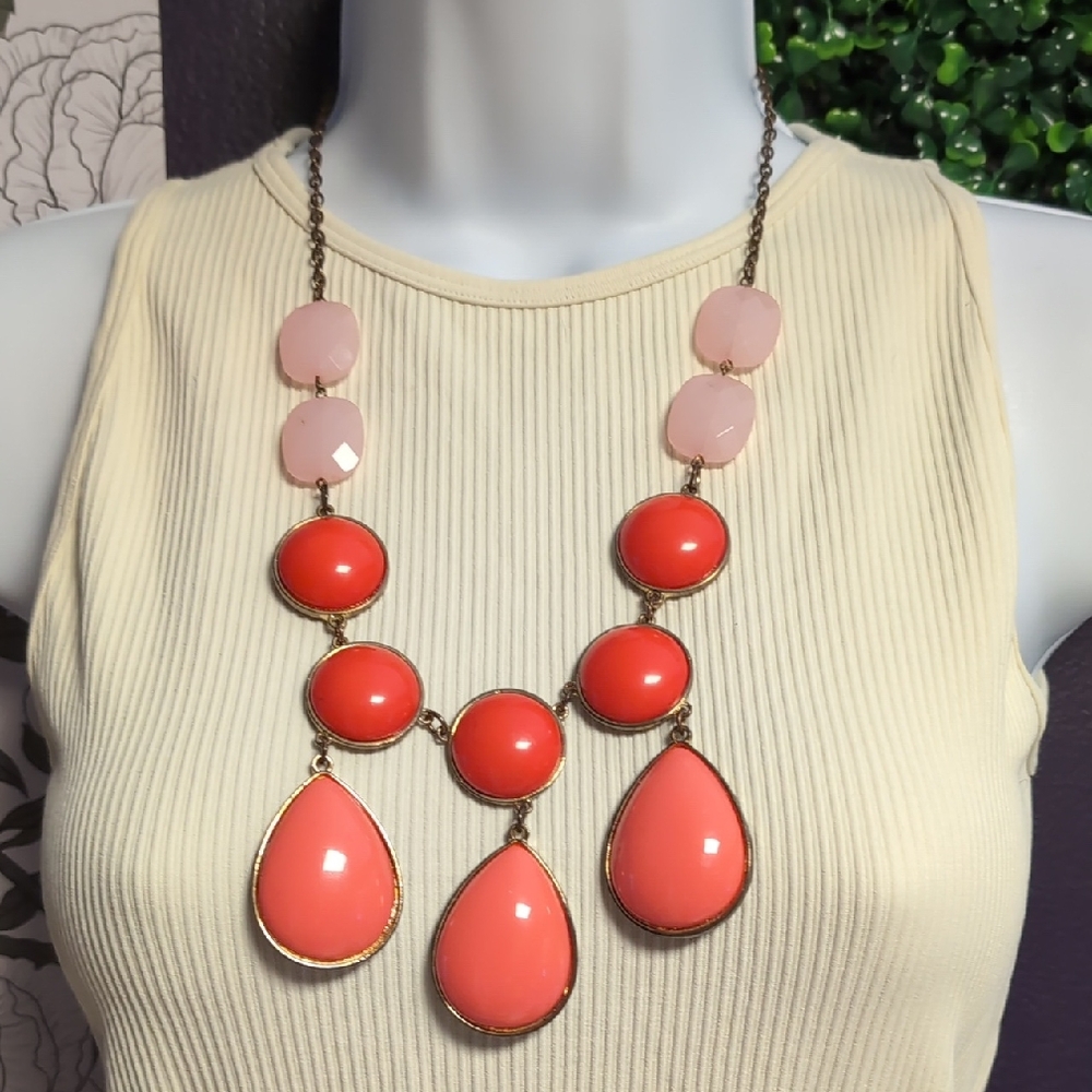 Chic Coral and Pink Necklace - Picture 2 of 7